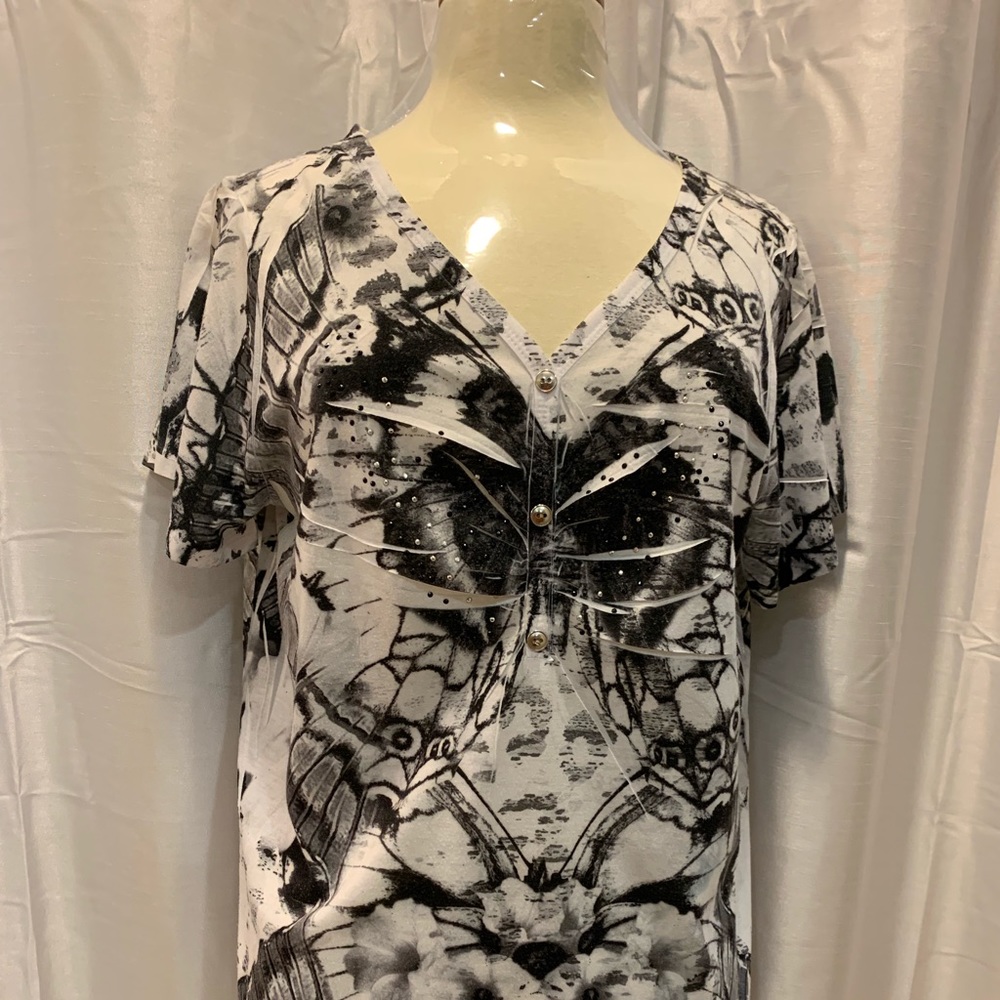 Women’s casual top size XL black and white